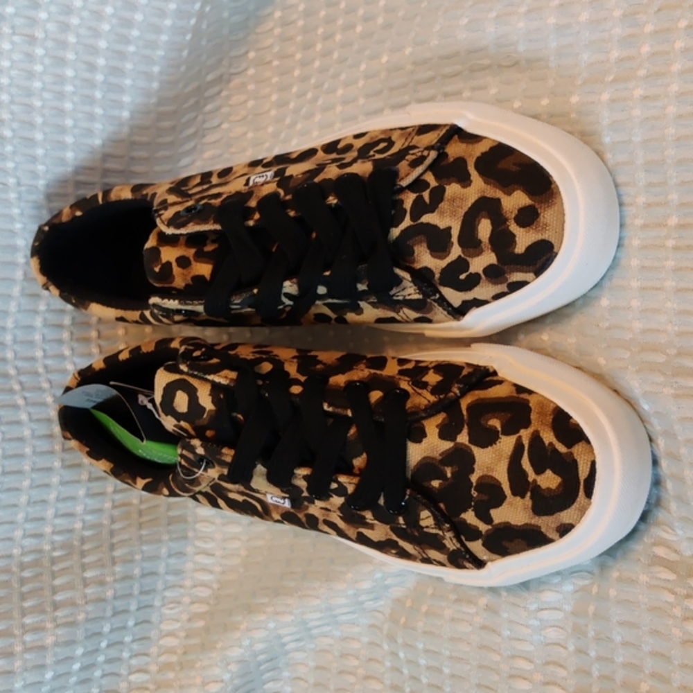 LAMO "Amelia" Cheetah Print Sneaker, Women's Size 8, New in Box